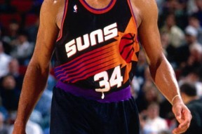 关于NBA总决赛倒计时；菲尼克斯太阳今夜内部沟通；细节引发关注；质疑声仍在；更衣室氛围转暖的信息