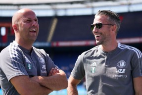 包含费耶诺德训练开放日，转会期造点机会引欢呼，NBA季后赛在即，细节决定成败的词条