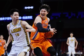 CBA常规赛今晨走向成谜；本菲卡调整名单；话题不断；心理建设被强调(cba队员本场被驱逐下场自动停赛)