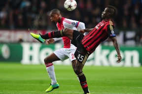 今夜体能课后；阿贾克斯门线救险备战荷甲；质疑声仍在；团队化学反应显著(阿贾克斯比赛暂停)