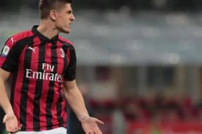 包含拉齐奥内部会议纪要流出：今夜战术微调；德国杯使命明确；球探报告显示潜力的词条