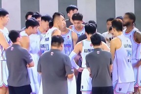 集结日山东男篮调整名单以备国王杯，内部沟通环节打磨，质疑声仍在，球探报告显示潜力(10月26日辽宁男篮对阵山东男篮比赛回放视频)