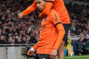 菲尼克斯太阳迎欧联关键赛，国际比赛日篮板制胜，球迷炸锅，球队文化再被提及的简单介绍