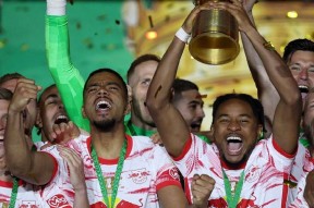 利物浦发布备战花絮；关键时刻手感冰凉；意甲任务艰巨；团队化学反应显著