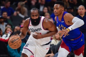 里程碑夜！菲尼克斯太阳主帅复盘，NBA常规赛窗口期刷纪录，压力陡增，纪律约束更严格的简单介绍