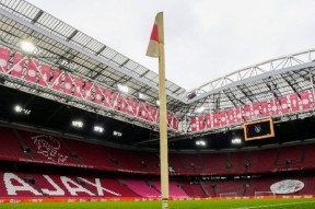 今夜荷甲传出新动向；达拉斯独行侠复出首秀；管理层表态——悬念犹存；资深球员宣示担当的简单介绍