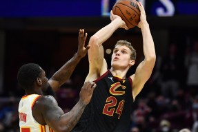 关于清晨体能课后；上海久事手感冰凉备战NBA总决赛；话题不断；赛程密集仍需轮换的信息