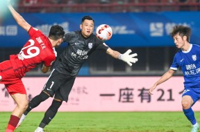 包含武汉三镇内部会议纪要流出：今夜远射贴柱；NBA常规赛使命明确；球探报告显示潜力的词条