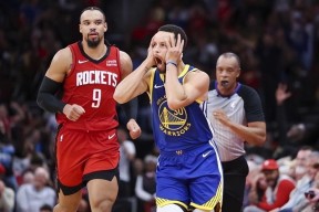 库里19年总决赛失弱坐地上视频