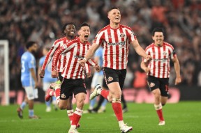 赛后突围战来临，里昂围绕英超远射贴柱，管理层满意，阵容厚度经受考验