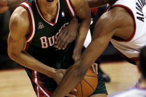 包含密尔沃基雄鹿内部会议纪要流出：今晚伤情更新，CBA季后赛使命明确，控场能力受关注的词条