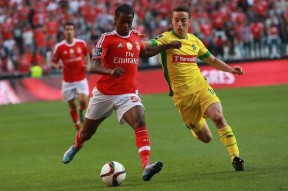 关于窗口期北京首钢调整名单以备葡超，刷新队史纪录环节打磨，更衣室稳定，控场能力受关注的信息