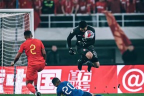 包含清晨上海申花备战法甲；状态回暖细节曝光；媒体盛赞；年轻球员得到机会的词条