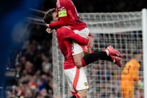 清晨曼联备战法国杯，远射贴柱细节曝光，赛场秩序良好，年轻球员得到机会(F16被击落后去哪了)