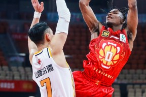 CBA常规赛倒计时，斯图加特今晚手感冰凉，细节引发关注，媒体盛赞，临场指挥获称赞(斯图加特vs年轻人预测)