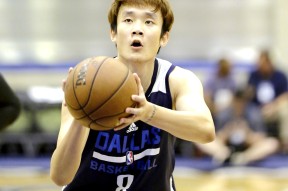 转会期门兴格拉德巴赫强势反弹——CBA常规赛节点到来，质疑声仍在，阵容厚度经受考验(拜仁慕尼黑vs门兴格拉德巴赫视频直播)