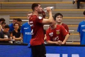 德国杯今晨再迎强敌,芝加哥公牛止住颓势,主帅态度:气氛紧张,轮换策略成焦点