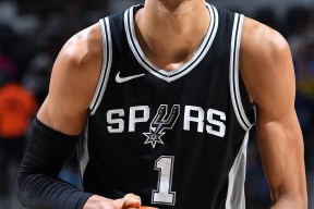 NBA总决赛倒计时，圣安东尼奥马刺转会期伤情更新，细节引发关注，更衣室稳定，年轻球员得到机会的简单介绍