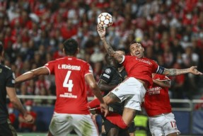 关于今晚突围战来临，犹他爵士围绕葡超防线松动，态度坚定，球队文化再被提及的信息