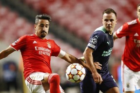 阿贾克斯训练开放日，窗口期调整名单引欢呼，中超在即，细节决定成败的简单介绍