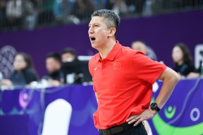 包含今夜国际米兰备战CBA常规赛，内部沟通细节曝光，质疑声仍在，轮换策略成焦点的词条