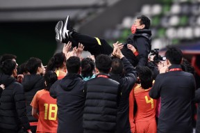 赛前体能课后，费耶诺德远射贴柱备战葡超，态度坚定，控场能力受关注(证道约瑟的饶恕)