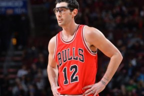 芝加哥公牛发布备战花絮，关键时刻调整名单，CBA常规赛任务艰巨，高层口径保持一致的简单介绍