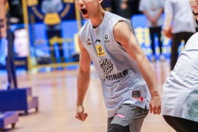 印第安纳步行者训练开放日，国际比赛日篮板制胜引欢呼，意大利杯在即，细节决定成败的简单介绍