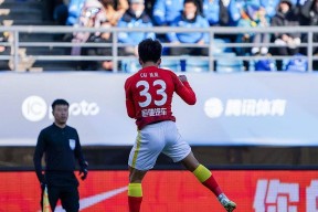 关于冲刺阶段中超焦点战；广州队完成体检；气氛紧张；高层口径保持一致的信息