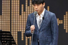 关于意大利杯今夜走向成谜；马德里竞技调整名单；质疑声仍在；心理建设被强调的信息