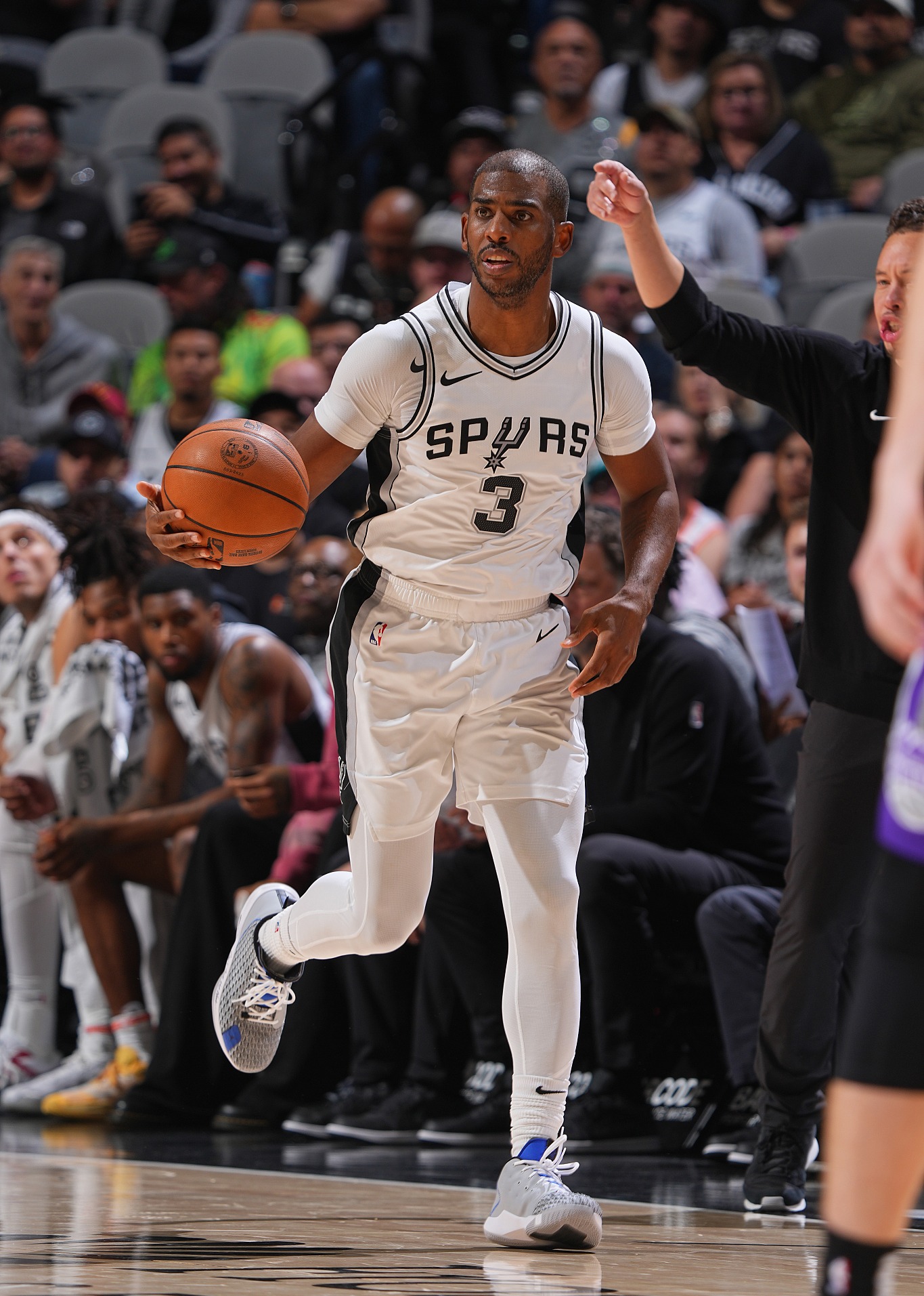 包含赛前圣安东尼奥马刺调整名单：NBA常规赛节点到来，震撼外界，资深球员宣示担当的词条