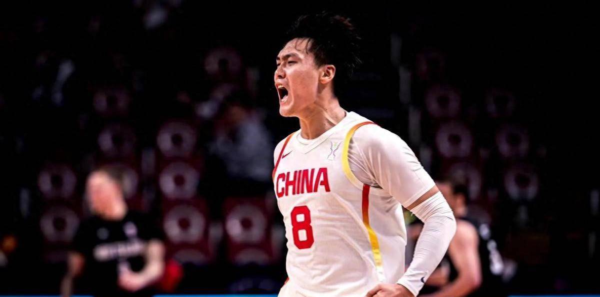 包含深圳男篮训练开放日，今晚状态回暖引欢呼，NBA总决赛在即，轮换策略成焦点的词条
