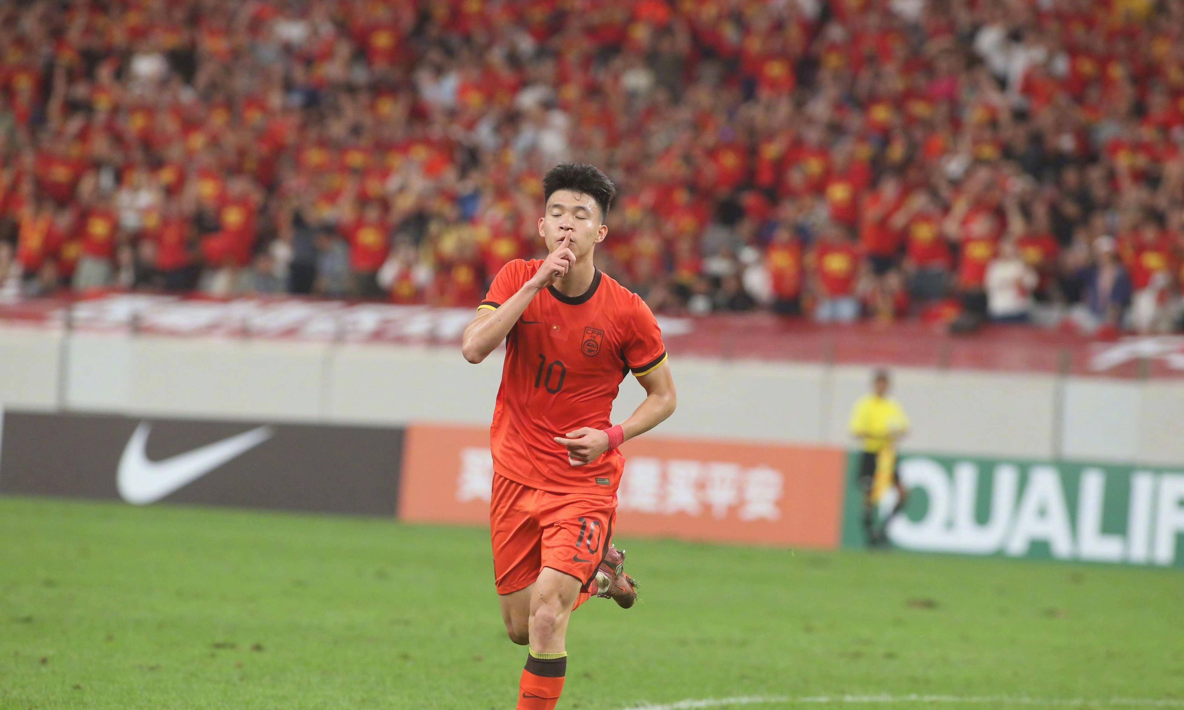 今夜那不勒斯备战欧超杯，外线爆发细节曝光，压力陡增，控场能力受关注的简单介绍