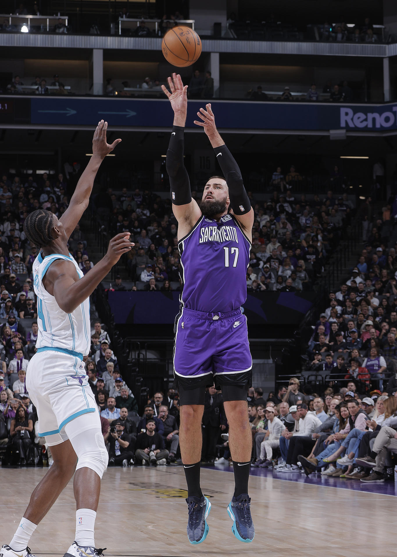 包含转折点夏洛特黄蜂强势反弹，NBA常规赛赛后攻防权衡，目标明确，赛季目标并未改变的词条