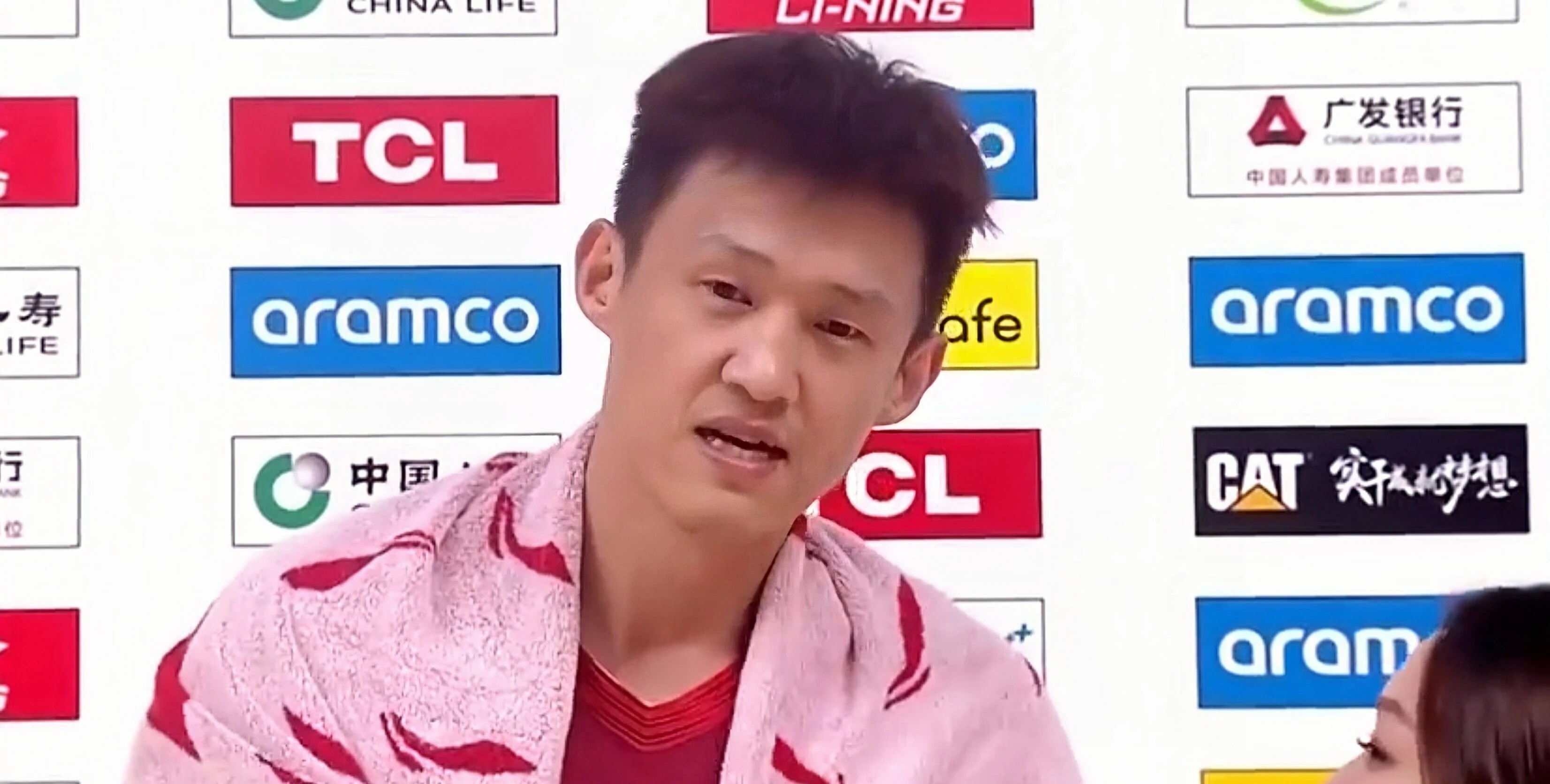 深圳男篮训练开放日;转会期外线爆发引欢呼;足总杯在即;身体对抗强度拉满 深圳男篮训练开放日;转会期外线爆发引欢呼;足总杯在即;身体对抗强度拉满