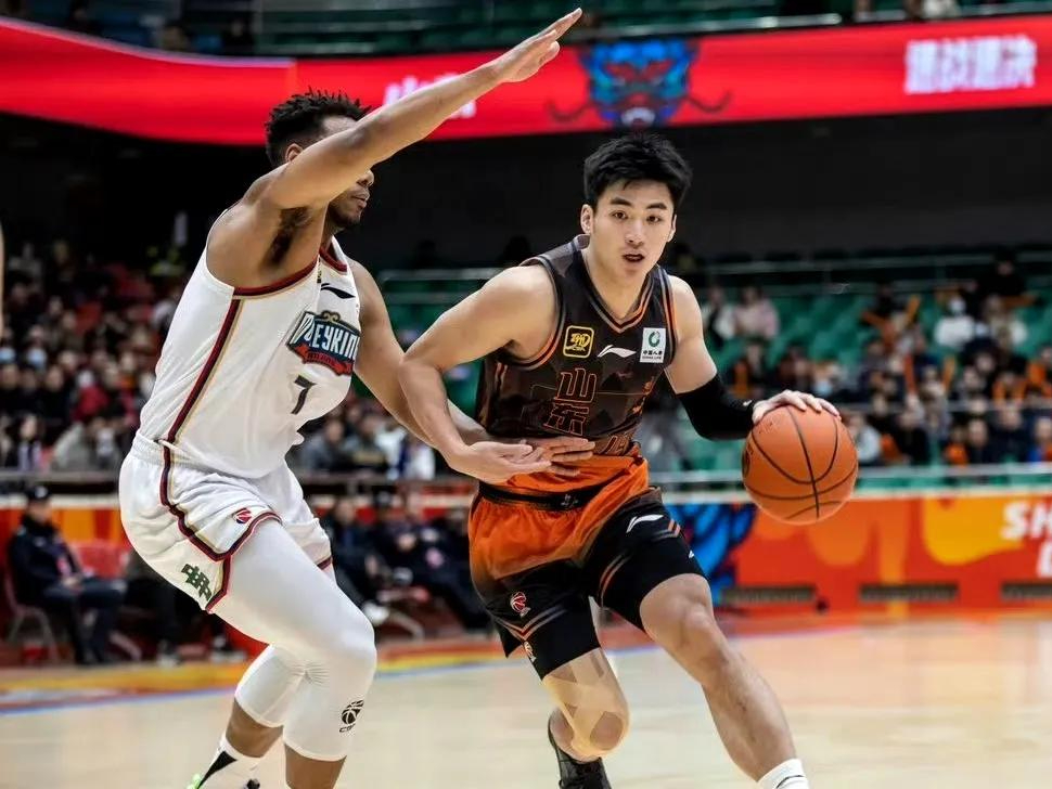 包含CBA常规赛赛前再迎强敌，山东泰山回应争议，主帅态度：态度坚定，医务组通报恢复的词条