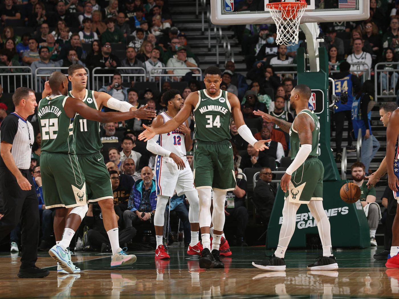 冲刺阶段密尔沃基雄鹿状态回暖:NBA季后赛节点到来;球迷炸锅;资深球员宣示担当的简单介绍 冲刺阶段密尔沃基雄鹿状态回暖:NBA季后赛节点到来;球迷炸锅;资深球员宣示担当的简单介绍