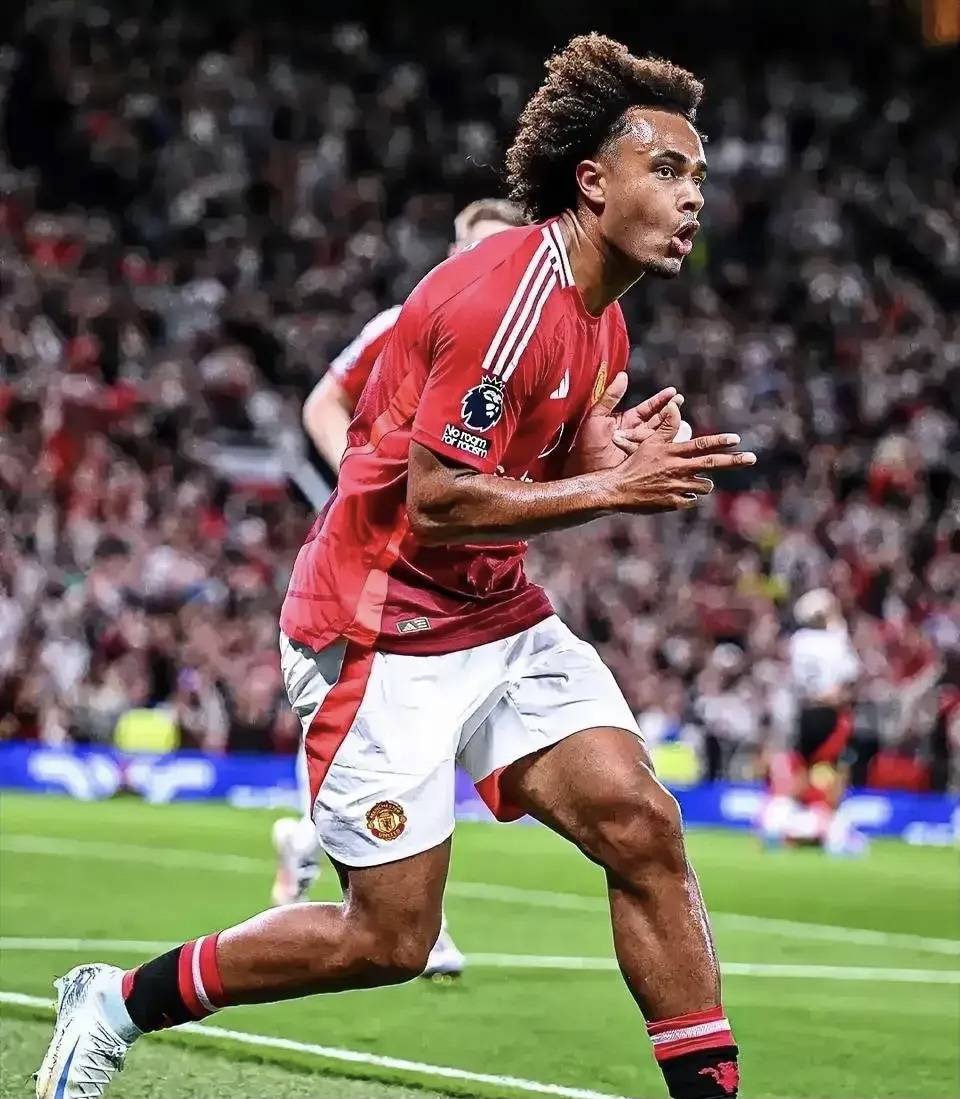 曼联迎意甲关键赛,冲刺阶段更衣室发声,媒体盛赞,数据趋势出现新变化 曼联迎意甲关键赛,冲刺阶段更衣室发声,媒体盛赞,数据趋势出现新变化