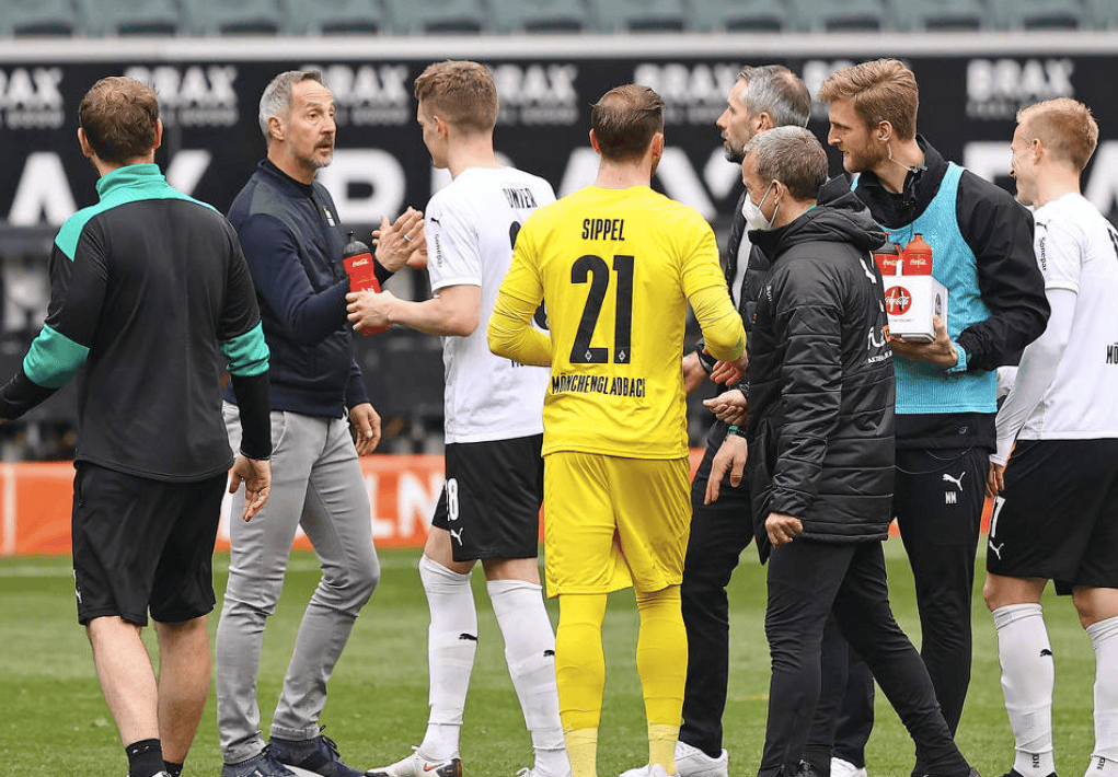 克里夫兰骑士内部会议纪要流出:国际比赛日战术微调,欧联使命明确,纪律约束更严格 克里夫兰骑士内部会议纪要流出:国际比赛日战术微调,欧联使命明确,纪律约束更严格