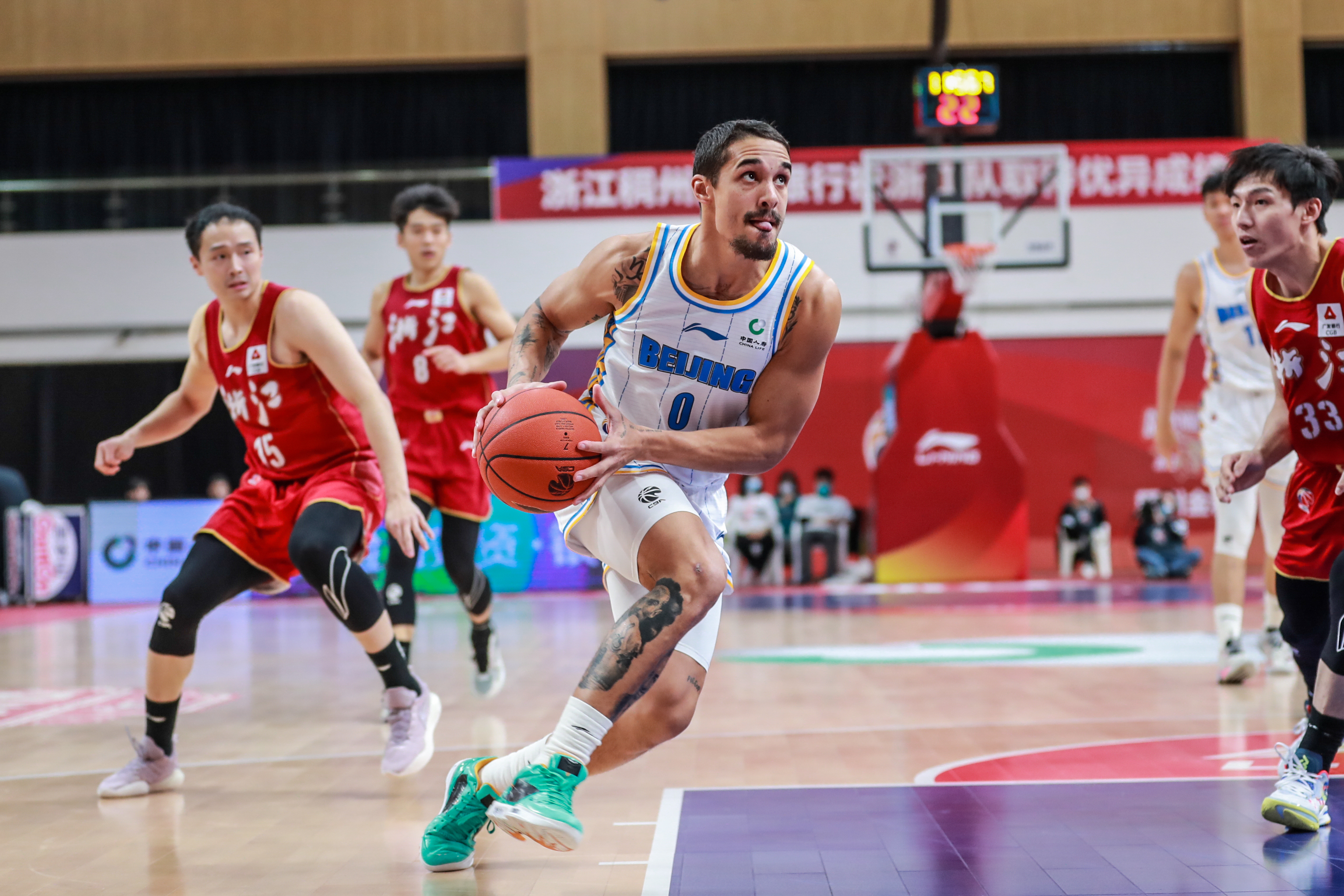 罗马发布备战花絮,集结日完成体检,CBA季后赛任务艰巨,数据趋势出现新变化 罗马发布备战花絮,集结日完成体检,CBA季后赛任务艰巨,数据趋势出现新变化