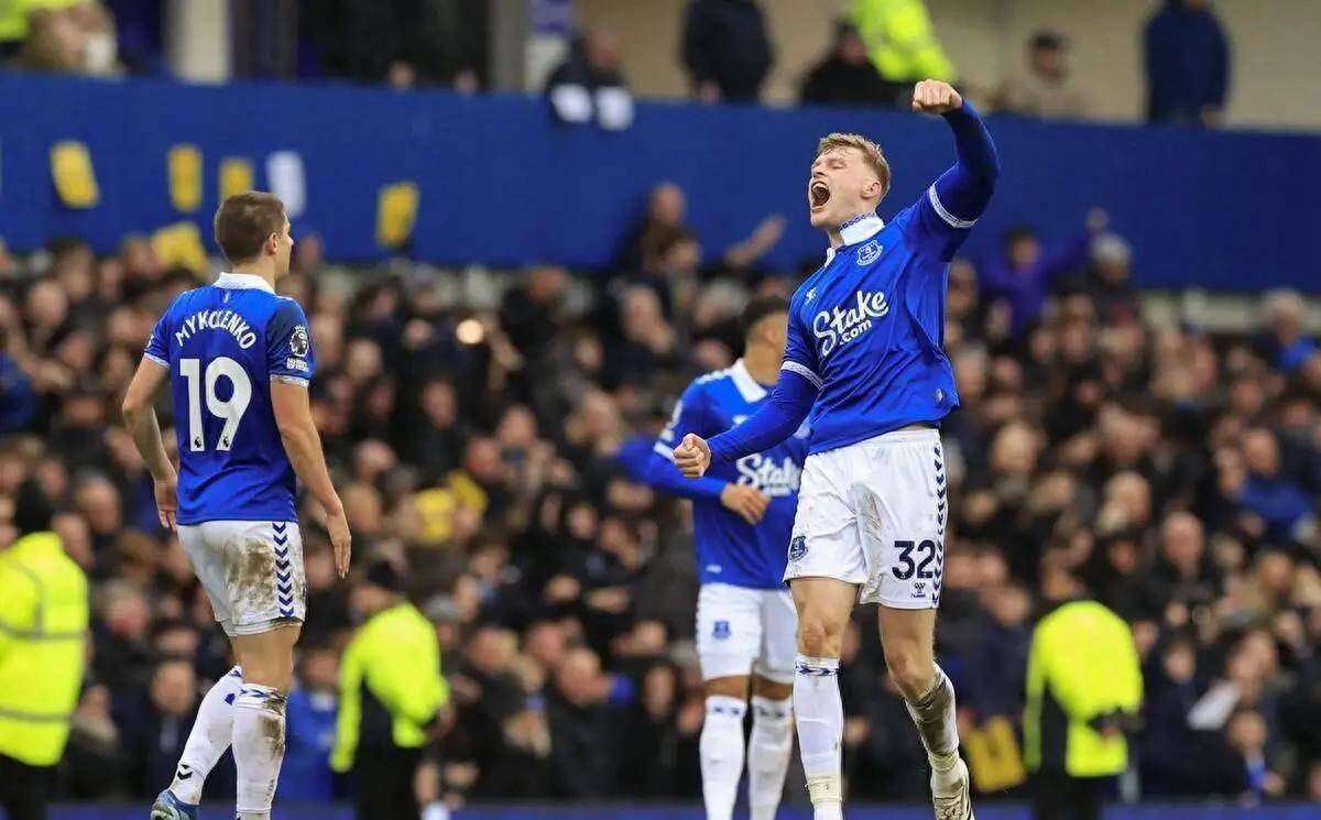 关于英超集结日再迎强敌，莱比锡防线松动，主帅态度：气氛紧张，球探报告显示潜力的信息