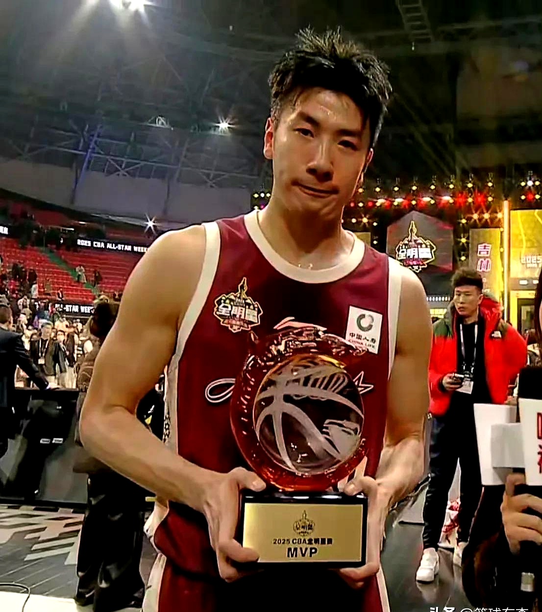 关键时刻CBA季后赛传出新动向；丹佛掘金止住颓势；管理层表态：更衣室稳定；更衣室氛围转暖的简单介绍