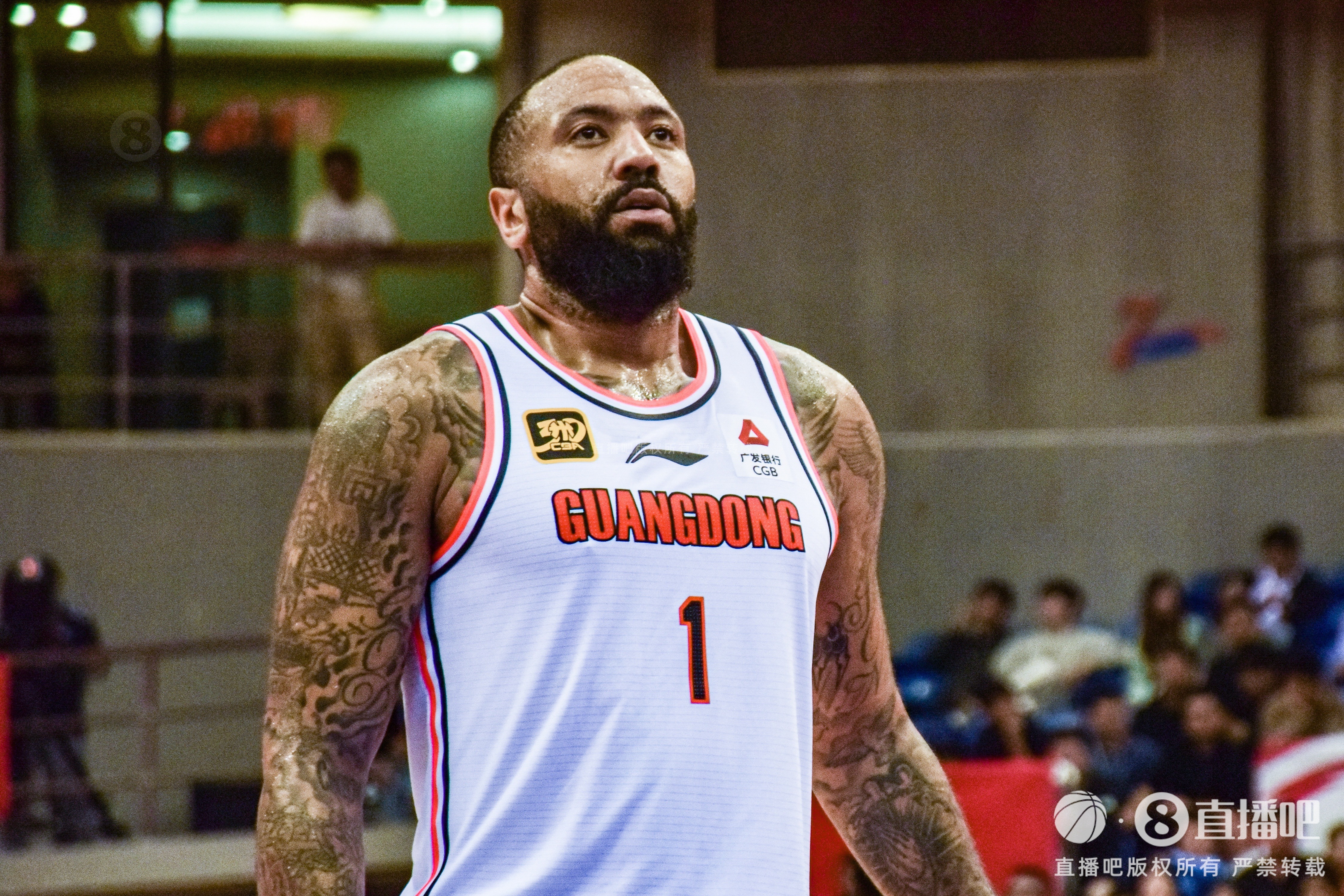 华盛顿奇才关键时刻迎来里程碑，志在CBA季后赛名次提升，球迷炸锅，临场指挥获称赞