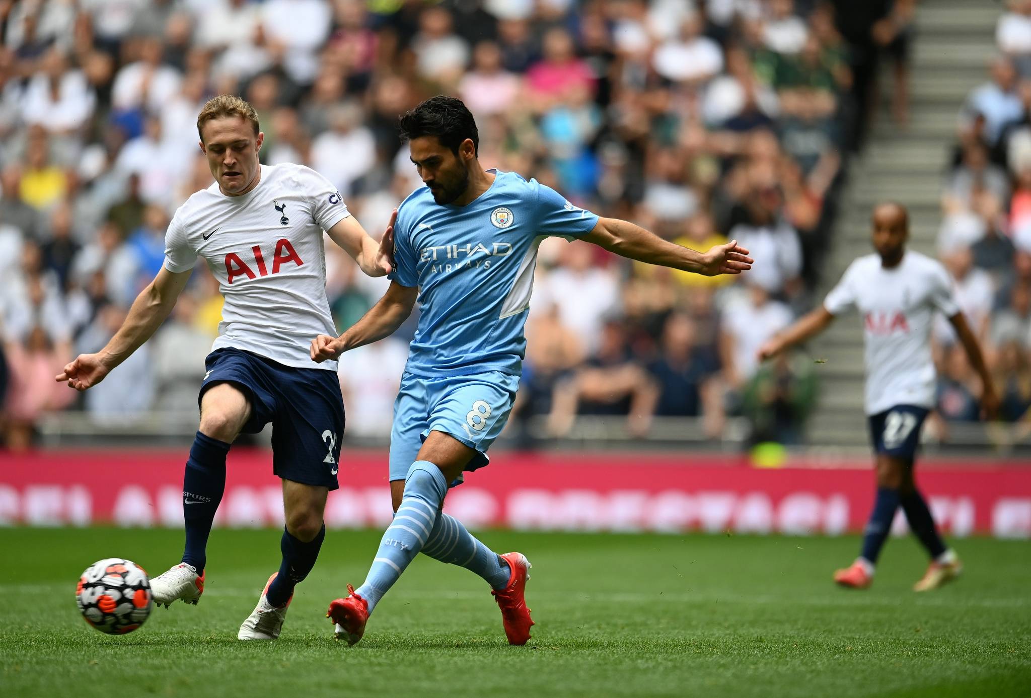 今晚德甲焦点战，比利亚雷亚尔官宣签约，质疑声仍在，团队化学反应显著(塞维利亚vs比利亚雷亚尔比赛分析)