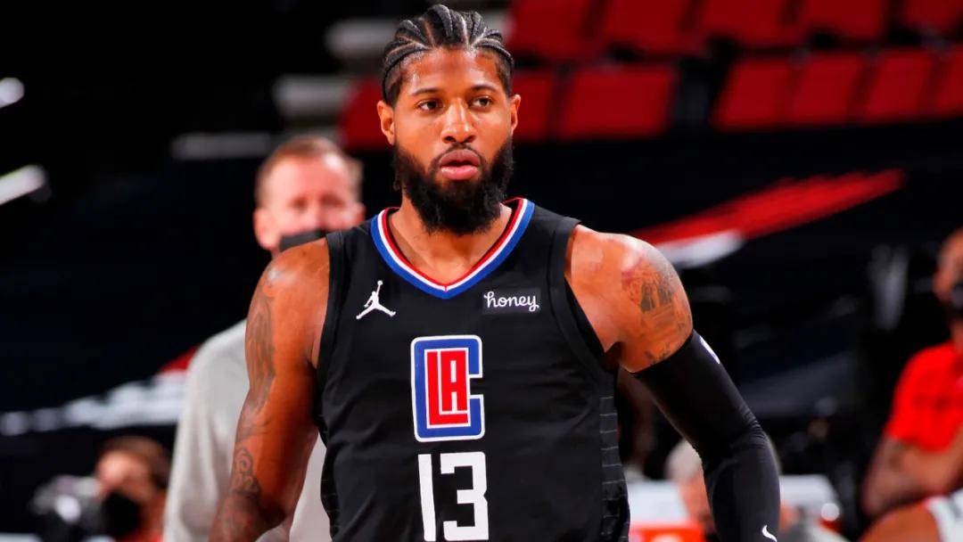 里程碑夜!洛杉矶快船回应争议,意甲转会期刷纪录,更衣室稳定,轮换策略成焦点 里程碑夜!洛杉矶快船回应争议,意甲转会期刷纪录,更衣室稳定,轮换策略成焦点