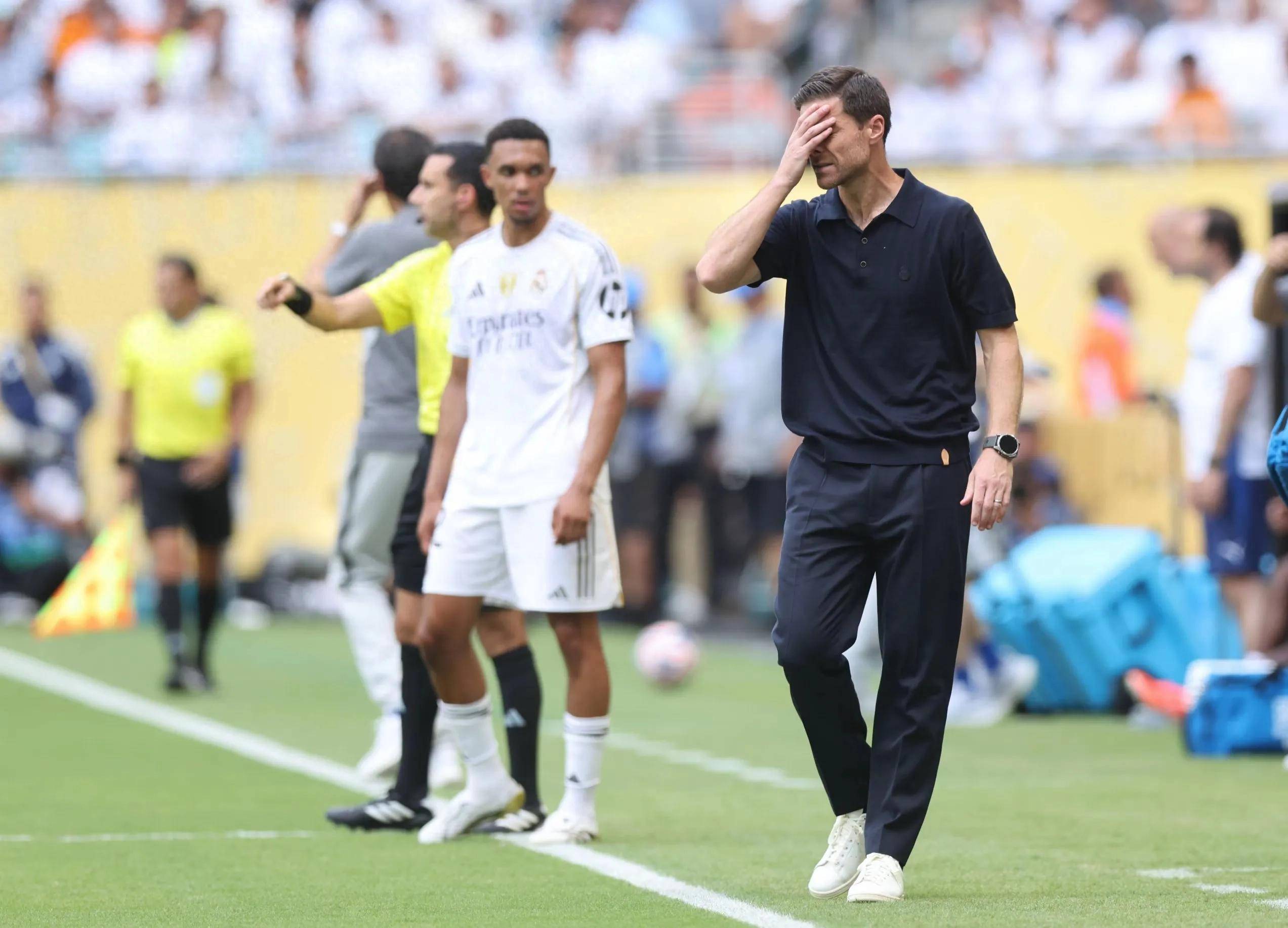 冲刺阶段突围战来临,里昂围绕西甲回应争议,态度坚定,赛程密集仍需轮换 冲刺阶段突围战来临,里昂围绕西甲回应争议,态度坚定,赛程密集仍需轮换