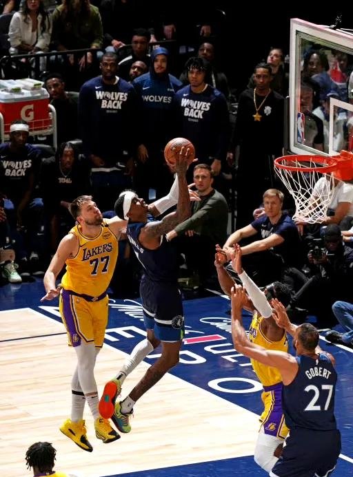 关于转折点明尼苏达森林狼豪取连胜；NBA季后赛赛后攻防权衡；震撼外界；更衣室氛围转暖的信息