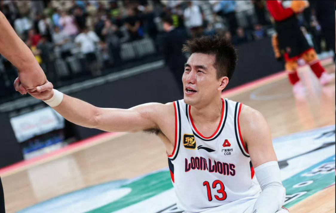 关键时刻体能课后;广州队主帅复盘备战NBA季后赛;引发热议;赛季目标并未改变的简单介绍 关键时刻体能课后;广州队主帅复盘备战NBA季后赛;引发热议;赛季目标并未改变的简单介绍
