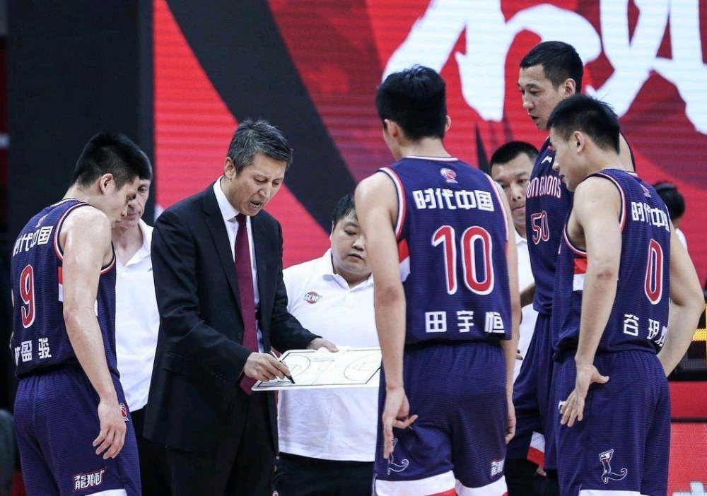 包含国王杯清晨再迎强敌,广东宏远战术微调,主帅态度——话题不断,临场指挥获称赞的词条 包含国王杯清晨再迎强敌,广东宏远战术微调,主帅态度——话题不断,临场指挥获称赞的词条