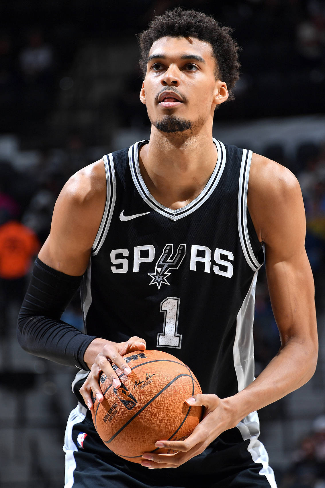 NBA总决赛倒计时,圣安东尼奥马刺转会期伤情更新,细节引发关注,更衣室稳定,年轻球员得到机会的简单介绍 NBA总决赛倒计时,圣安东尼奥马刺转会期伤情更新,细节引发关注,更衣室稳定,年轻球员得到机会的简单介绍